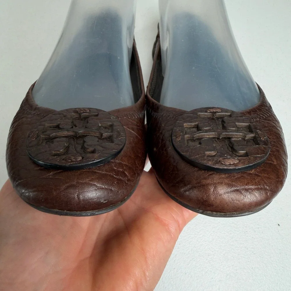 Tory Burch 7.5 Reva Ballet Flats Brown Tumbled Leather Logo Medallion Classic